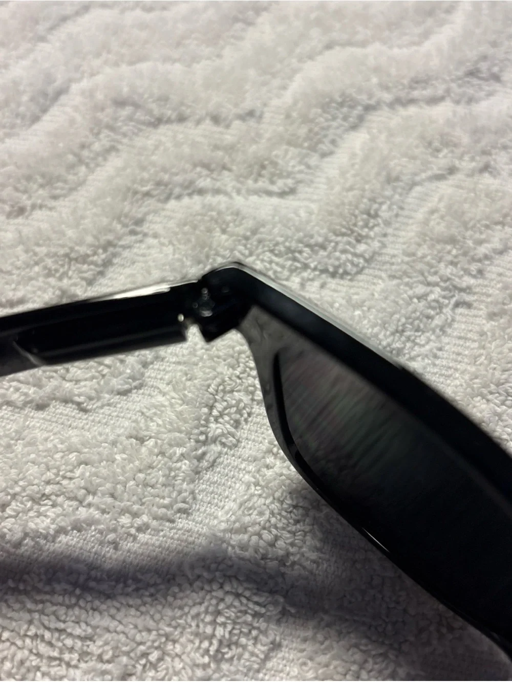 Classic Black Men's Sunglasses - Timeless Wayfarer Style